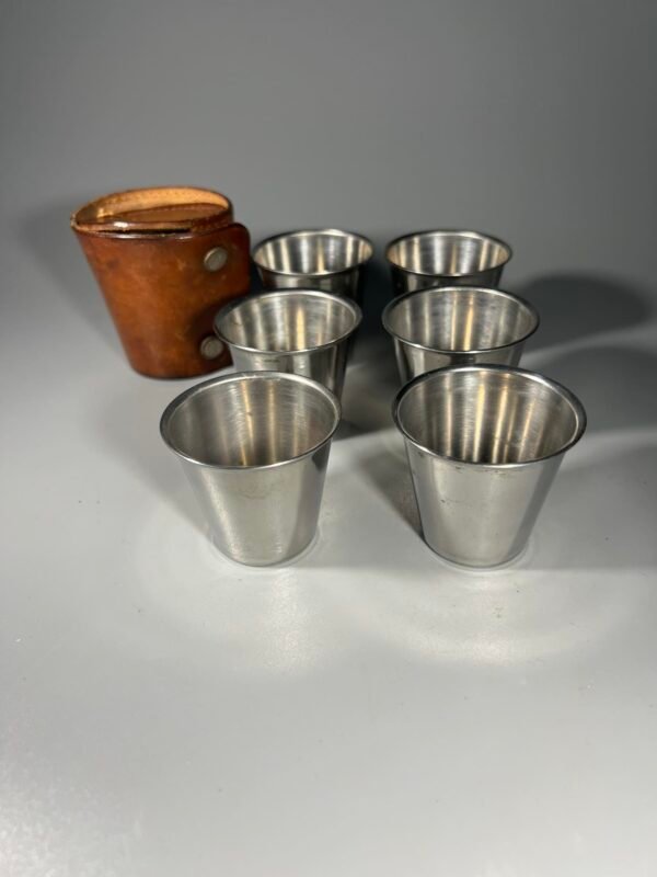 Taurelių, stikliukų rinkinys nerūdijančio plieno odiniame dėkle, 6 vnt. Kaina 36