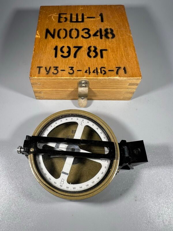 Kompasas karinis БШ-1, originalioje medinėje dėžuteje, sovietinis, tarybinių laikų. 1978 m. Veikiantis. Kaina 88