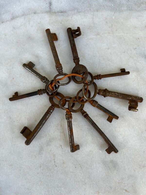 Raktas, raktai antikvariniai 10 vnt. Kaina po 9