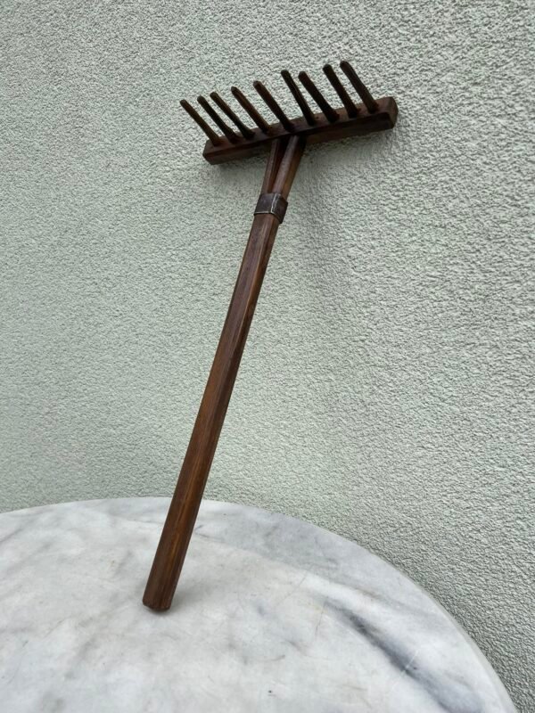 Grėbliukas, grėblys medinis, antikvarinis. Kaina 38