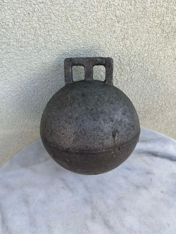 Plūduras, bujus jūrinis, metalinis, antikvarinis, tuščiaviduris, angliškas. Tinkamas naudojimui. Kaina 43