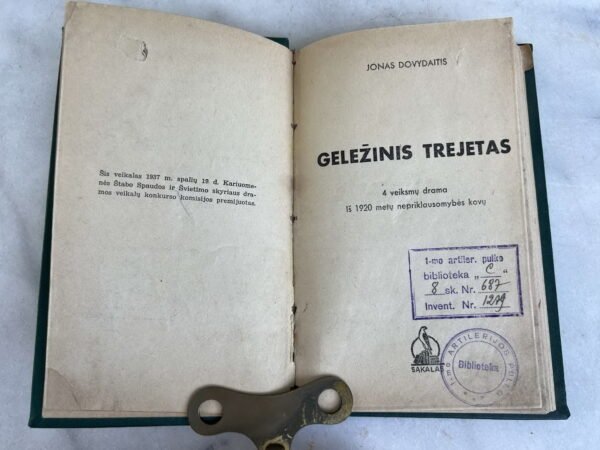 Knyga Geležinis trejetas. J. Dovydaitis. 1937 m. Spaudas: 1-Artilerijos Pulko Biblioteka. Kaina 38