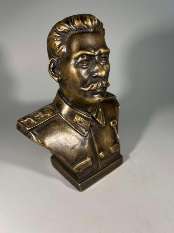 Biustas Stalino bronzinis. Svoris 2,5 kg. Kaina 188