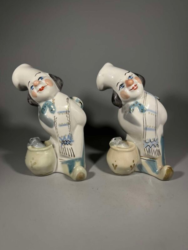Statulėlė Virėjas Klounas su katinu, porcelianinė, tapyta, sovietinė, tarybinių laikų. Polonne ZHK. 2 vnt. Kaina po 33