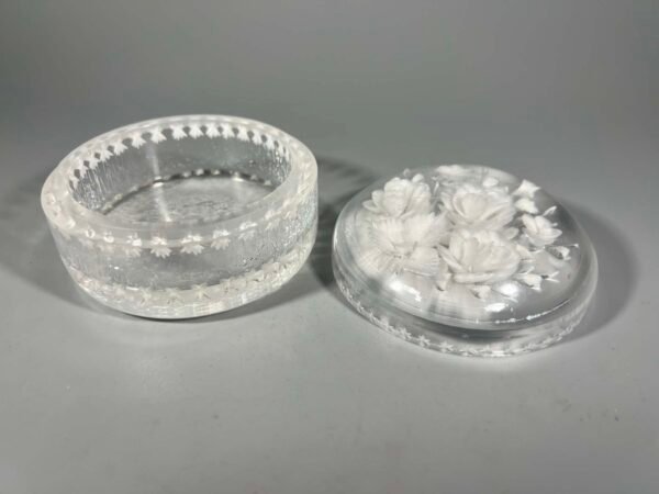 Pudrinė, dėžutė sovietinė, tarybinių laikų organinio stiklo. 1960 m. Kaina 13