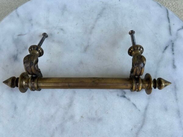 Rankena antikvarinė, bronzinė, masyvi, prancūziška. Svoris 1,3 kg. Ilgis 27 cm. Kaina 93