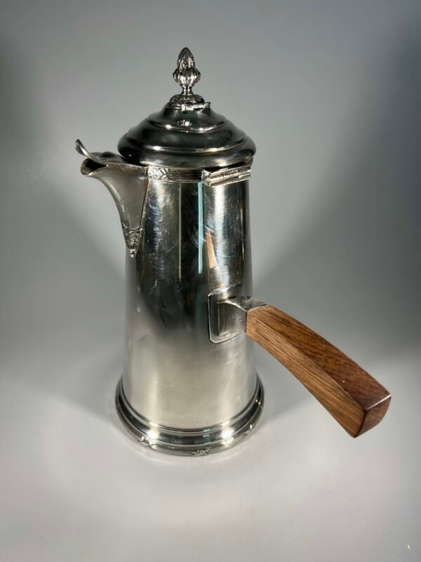 Arbatinukas, kavinukas, indas šokoladui su medine rankena, antikvarinis, prancūziškas. Kaina 78