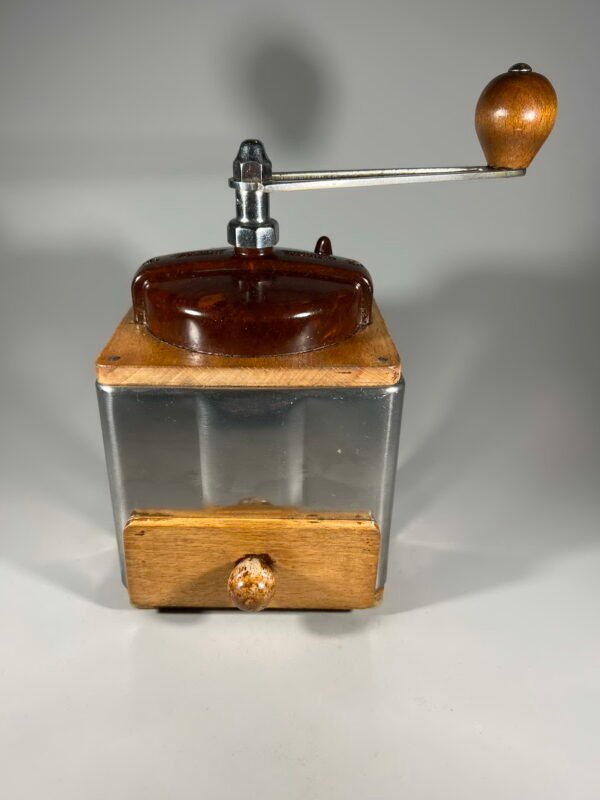 Kavamalė antikvarinė, prancūziška, nikeliuota skarda, bakelitas. Frère Peugeot, France. Kaina 76