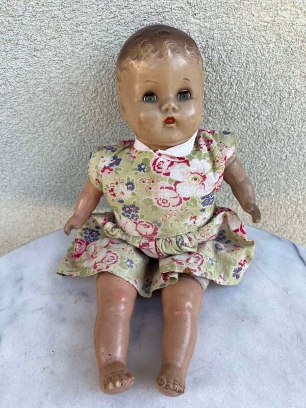 Lėlė antikvarinė, mirksinti. Kaina 88