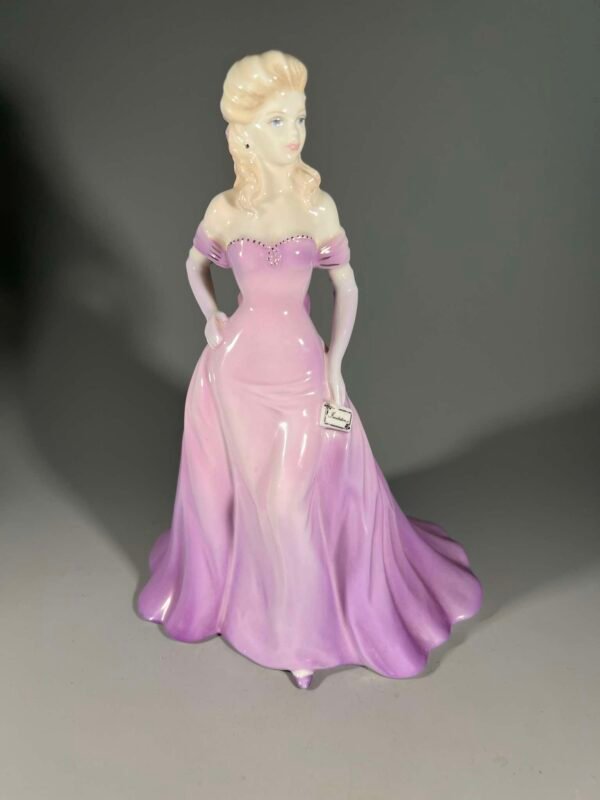 Statulėlė porcelianinė Julie, dama, Royal Coalport. Made in England. Kaina 87