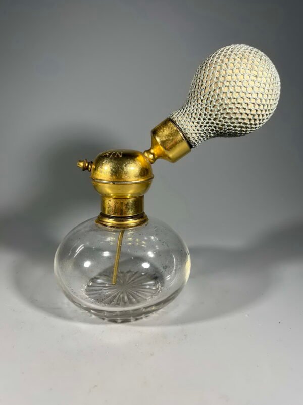 Buteliukas Guerlain France purškiklis plaukams, kvepalams, prancūziškas, antikvarinis. 1930 - 1965 m. Veikiantis. Kaina 88