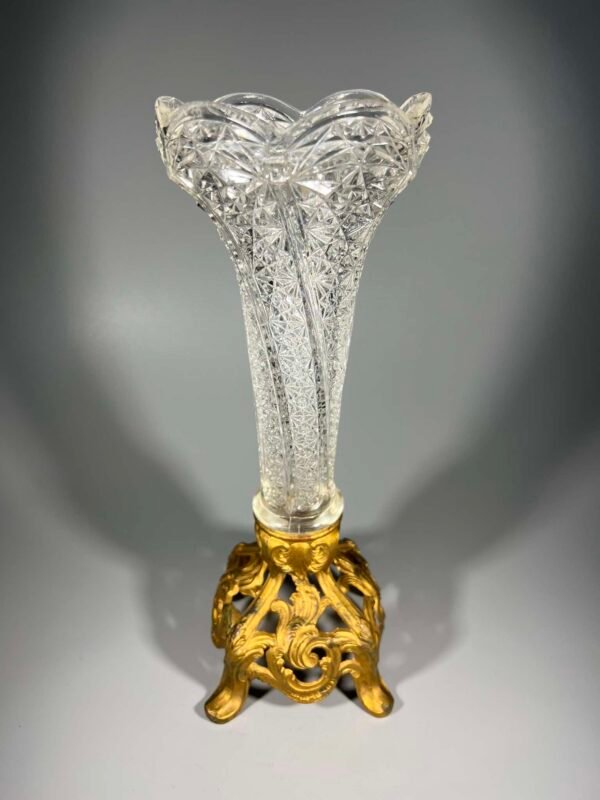 Vaza antikvarinė, prancūziška. Kaina 83