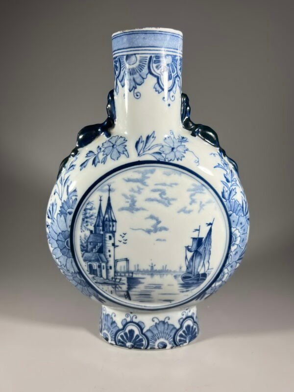 Vaza porcelianinė Delft, Olandija. Kaina 33