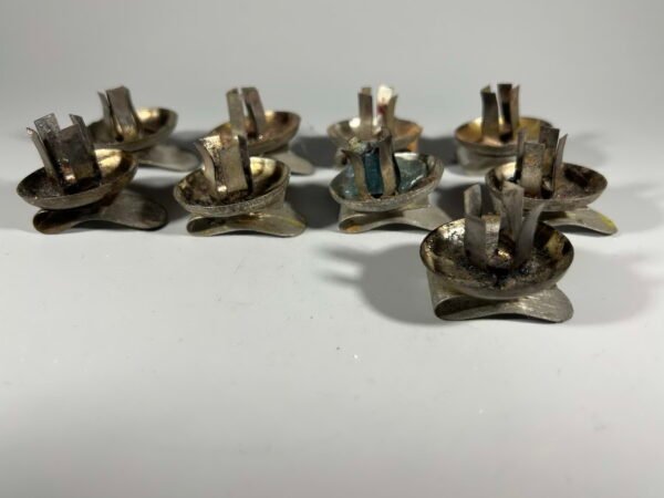 Žvakučių laikikliai antikvariniai kalėdinėms žvakutėms. 9 vnt. Kaina 18 už visus.