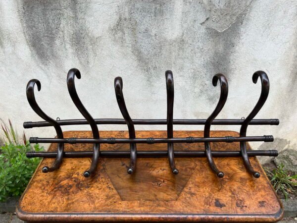 Kabyka Thonet, antikvarinė, tvirta, restauruota. Kaina 187