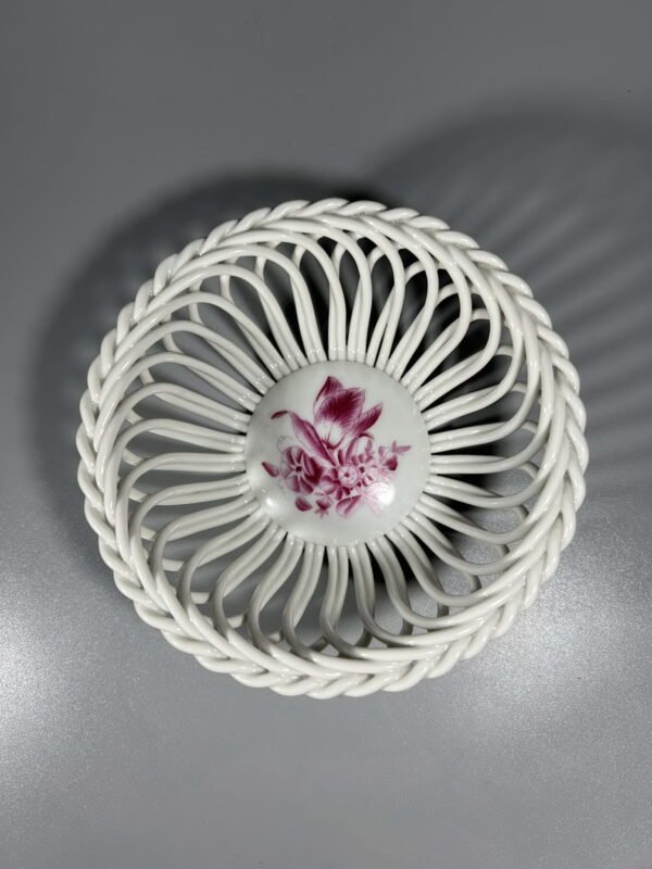 Lėkštutė, indas krepšelis ažūrinis Herend Hungary breakthrough porcelain basket Apponyi violetinis. Kaina 43