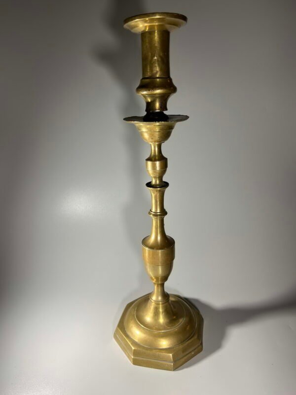 Žvakidė antikvarinė, bronzinė, žalvarinė. Aukštis 41 cm. Kaina 53