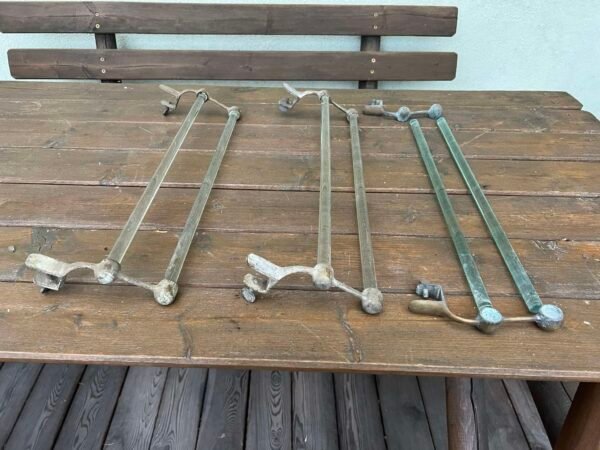 Kabykla, džiovintuvas rankšluosčių Art Deco stiliaus, antikvarinė, prancūziška. Stiklas, metalas. 1920 - 1930 m. 3 vnt. Kaina po 63