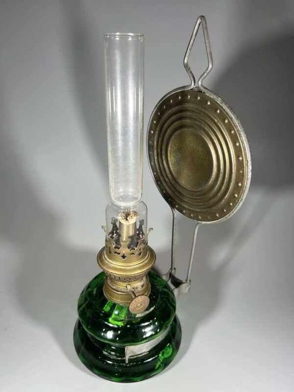 Žibalinė lempa antikvarinė pakabinama, pastatoma žalio stiklo. Kaina 78