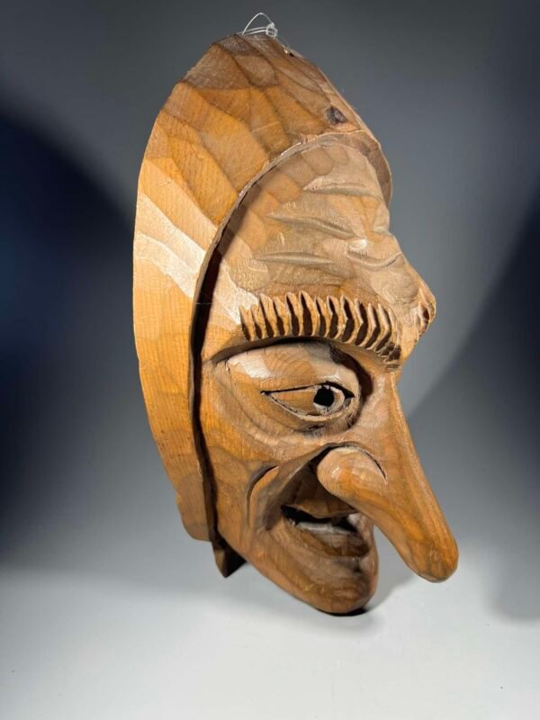 Kaukė medinė, drožinys Ragana. Kaina 73