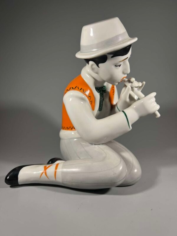 Statulėlė porcelianinė Berniukas su dūdele. ГУЦУЛ, МАЛЬЧИК С ДУДКОЙ, ЗХК, tarybinė, sovietinių laikų. 1956-1970 m. Kaina 83