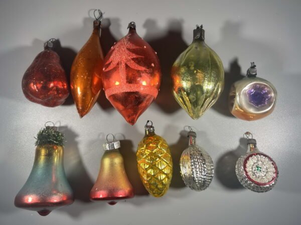 Eglutės žaisliukai stikliniai. PARDUOTA: antroje eilėje abu paskutiniai. Kaina po 4