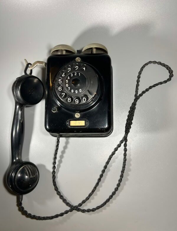 Telefonas antikvarinis, pakabinams, sieninis, vokiškas, apie 1950 m. Kaina 92