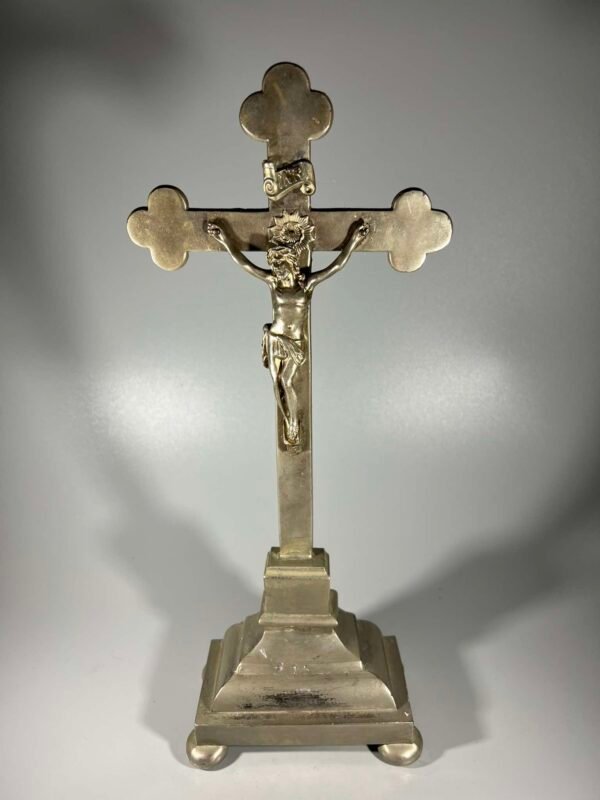 Nukryžiuotasis, kryžius pastatomas, antikvarinis. Kaina 53