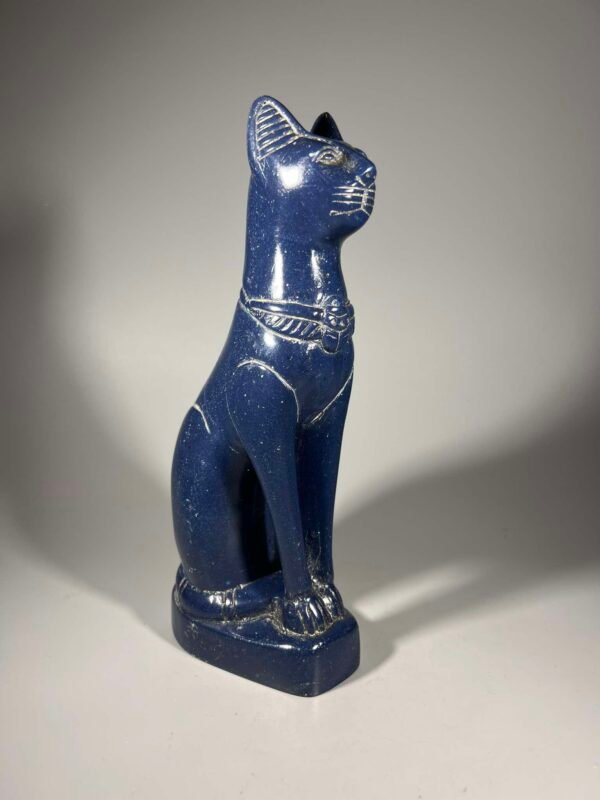 Statulėlė Egipto katė. Svoris 1,2 kg. Kaina 53