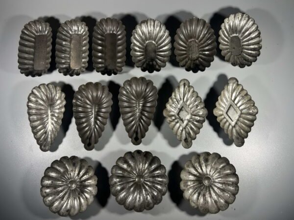 Kepimo, konditerinės formelės antikvarinės, skardinės, tvirtos, įvairių formų. 1900-1940 m. 14 vnt. Kaina po 8