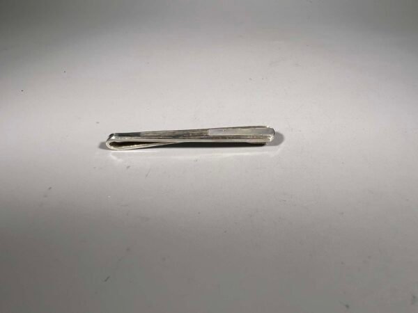 Kaklaraiščio segtukas sidabrinis, antikvarinis, 800 prabos. Kaina 37