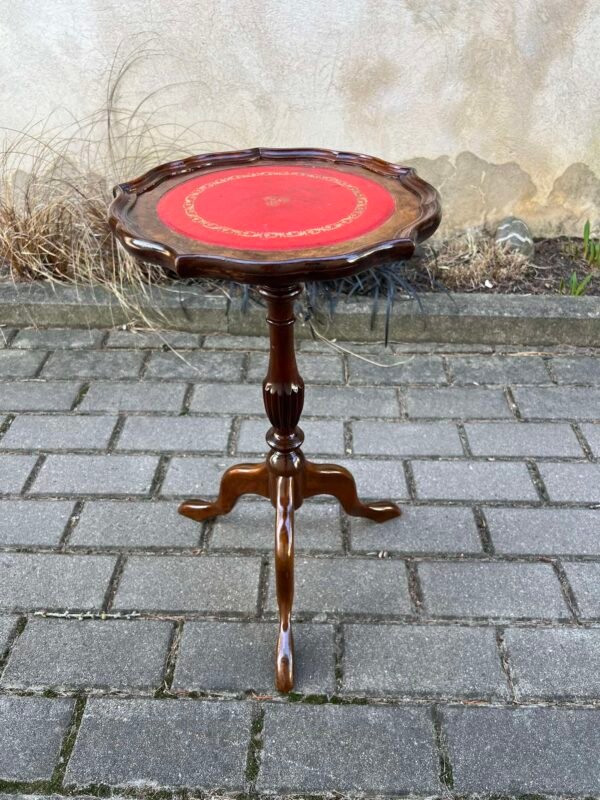 Staliukas, stovelis oda puoštu stalviršiu, restauruotas. Kaina 78