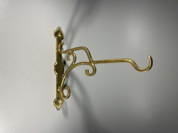 Laikiklis, kablys žalvarinis, tvirtas. Kaina 28