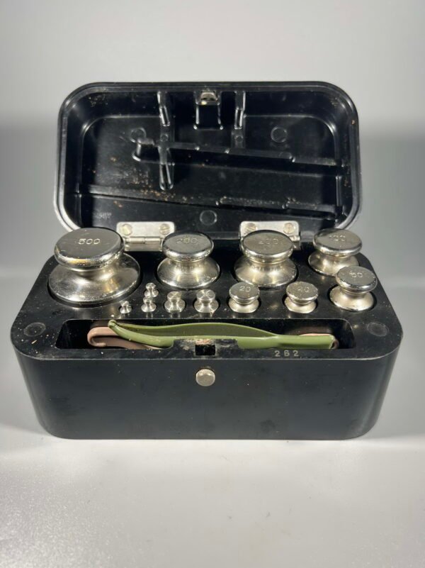 Svarelių rinkinys, komplektas, svareliai su dėžute sovietiniai, tarybinių laikų. Kaina 48