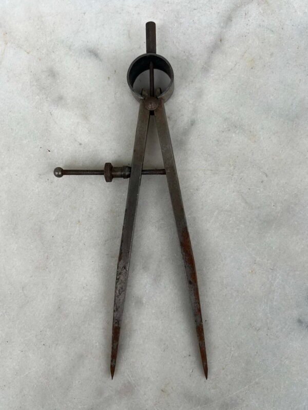 Matavimo prietaisas, skriestuvas, antikvarinis, kaltinis. Ilgis 22 cm. Kaina 38