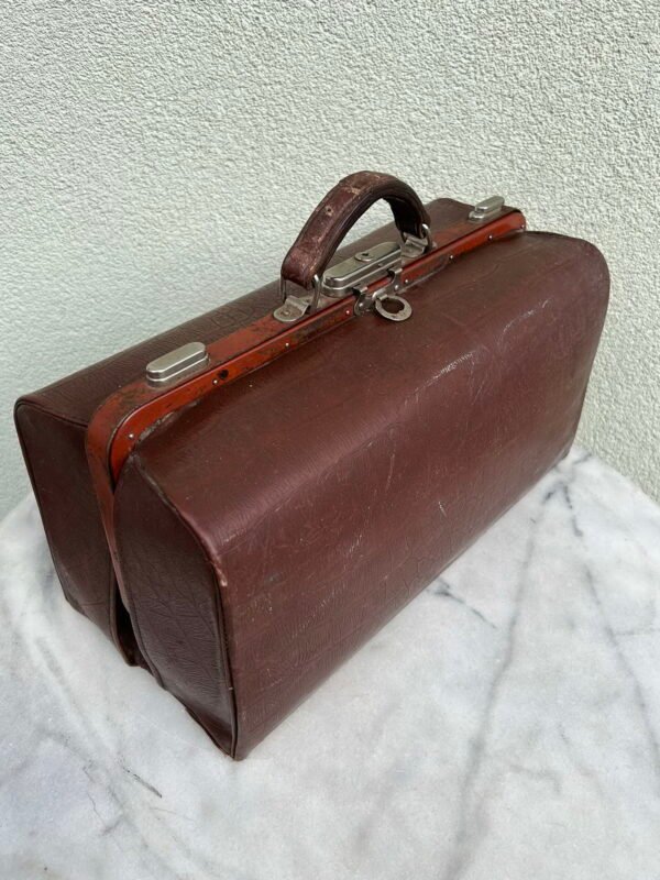 Lagaminas daktaro, kelioninis, antikvarinis. Kaina 73