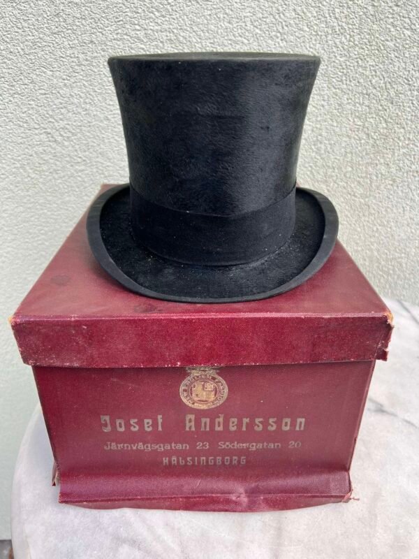 Cilindras (skrybėlė) antikvarinis su dėže. Švedija. Didesnis dydis. Kaina 118