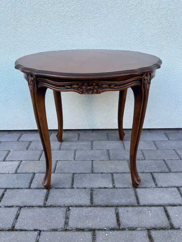 Staliukas, stovelis apvalus, tvirtas kavos. Kaina 83