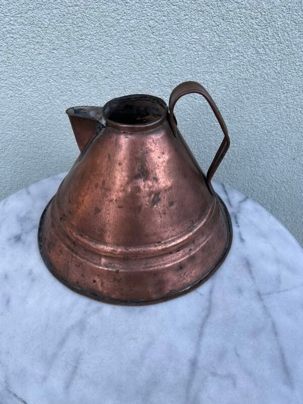 Ąsotis, arbatinukas, indas varinis, antikvarinis, plačiu dugnu. Kaina 138