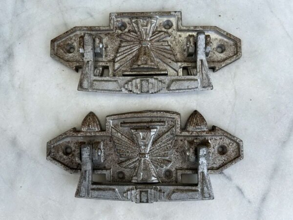 Rankena, rankenos antikvarinės, Art Deco stiliaus, metalinės, prancūziškos. 2 vnt. Kaina po 63