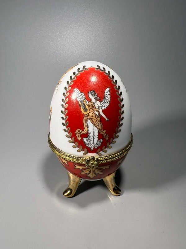 Kiaušinis, dėžutė porcelianinis, kolekcinis prancūziškas puoštas angelu. Kaina 38