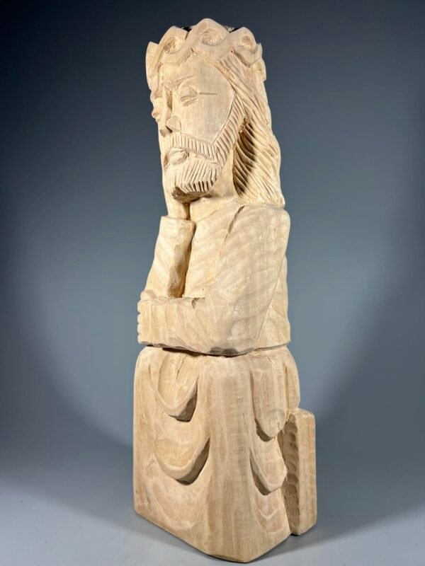 Rūpintojėlis medinis, drožinėtas. Aukštis 26 cm. Kaina 63