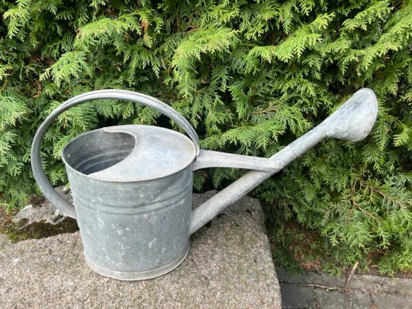 Laistytuvas skardinis, cinkuotas, antikvarinis. Talpa 10 l. Tinkamas naudojimui. 2 vnt. Kaina po 38