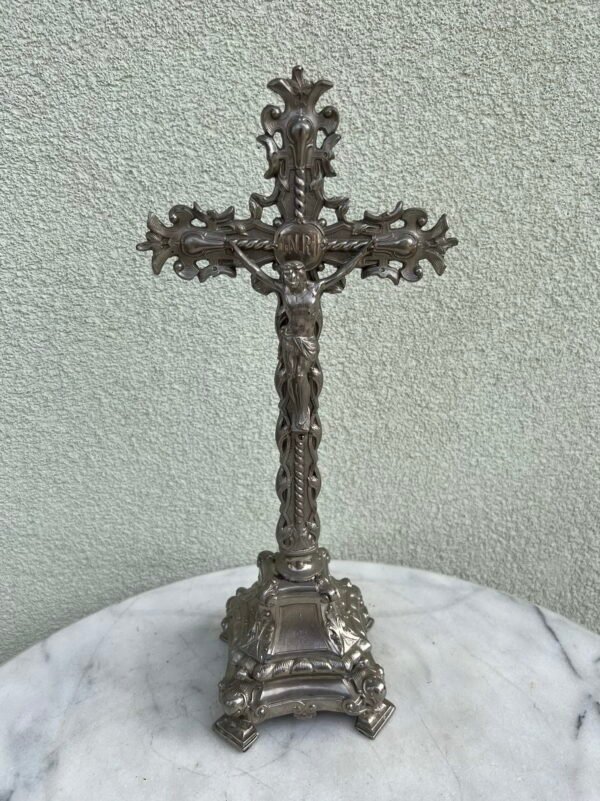 Nukryžiuotasis, kryžius pastatomas, antikvarinis. Kaina 73