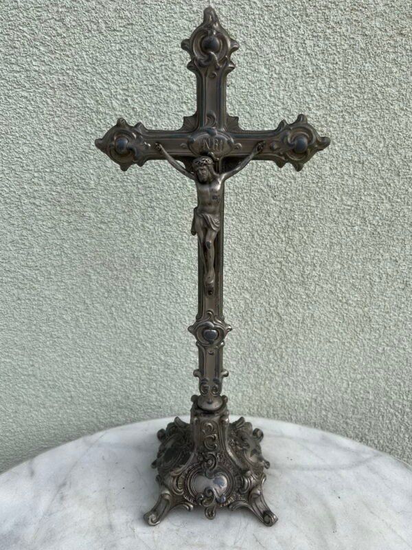 Nukryžiuotasis, kryžius pastatomas, antikvarinis. Kaina 63
