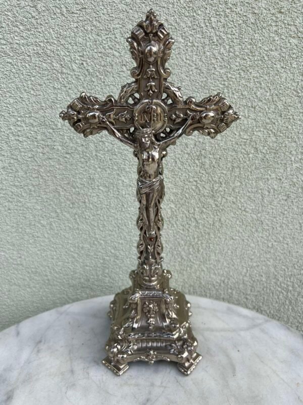 Nukryžiuotasis, kryžius pastatomas, antikvarinis. Kaina 87