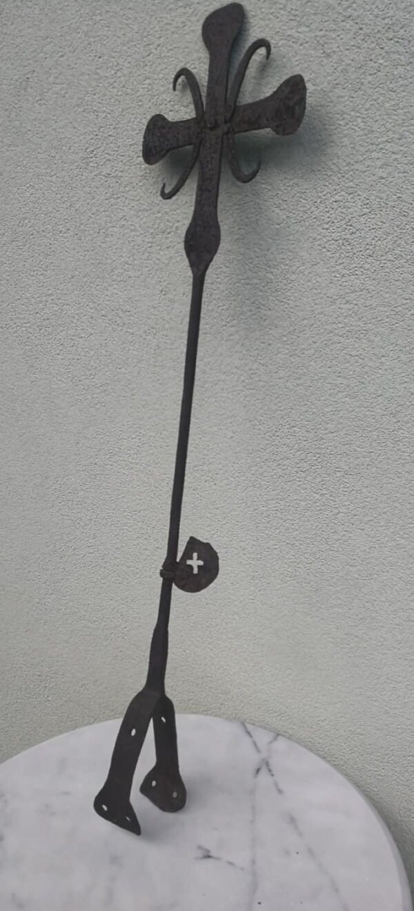 Kryžius kaltinis, antikvarinis, lietuviškas. Dydis: 25 x 88 cm. Kaina 213