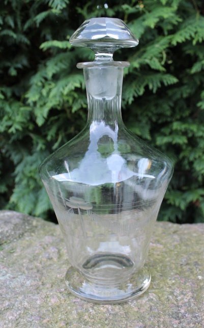 Grafinas antikvarinis, raižyto stiklo. Kaina 36