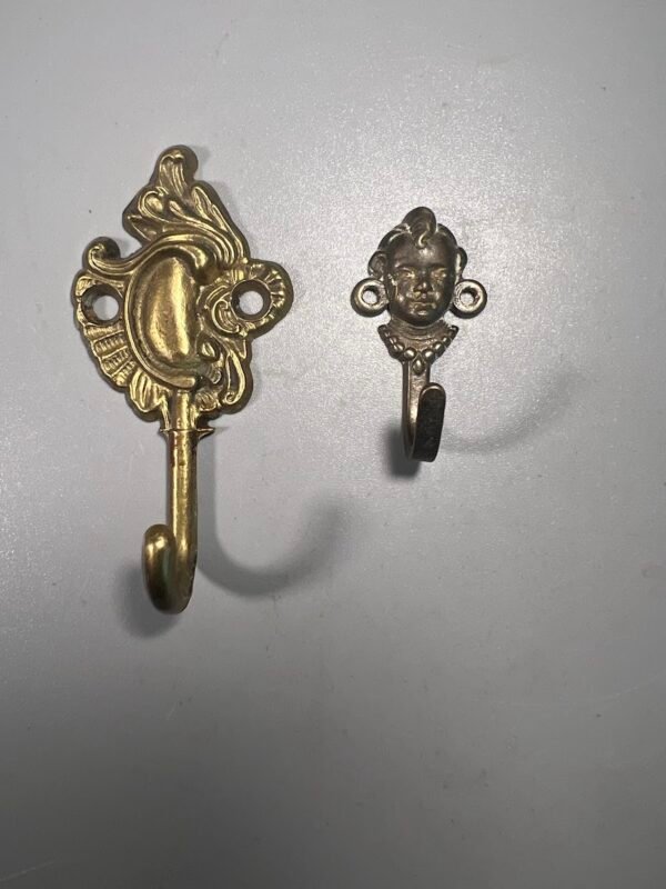 Kabykla, kabyklos metalinės, mažos. 2 vnt. Kaina 6 ir 3