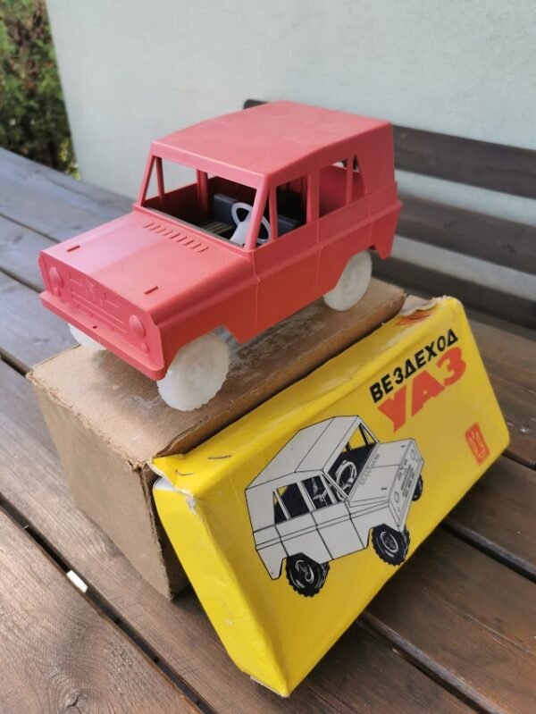 Mašina Visureigis UAZ, (Вездеход УАЗ) nenaudota, originalioje pakuotėje. Kaina 53